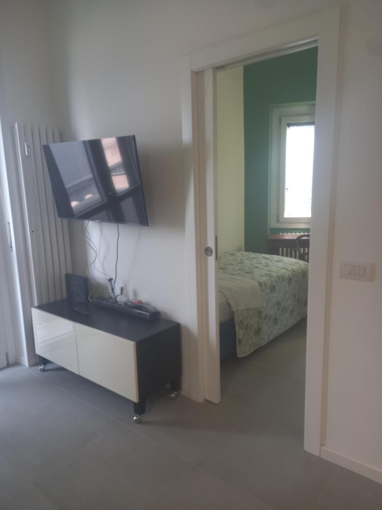 Home Suite Home - Porta Romana Suite Newly 2 Bedrooms Apartment With 2 Bathrooms Subway Metro 3 Stops To Duomo